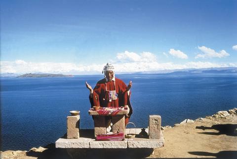 Viaje de un día de La Paz a Puno en catamarán y autobuses